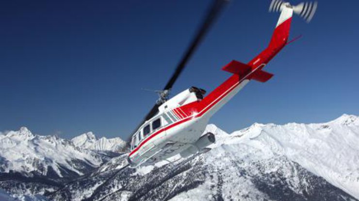В Австрии спасатель и альпинисты сорвались в ущелье с вертолета 