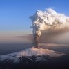 Извержение вулкана в Японии: опубликовано захватывающее видео