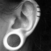 Новый тренд в Instagram: пользователи делают тату на ушах (фото)
