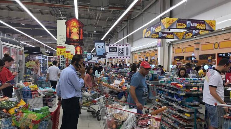 Жители Катара массово покупают еду и одежду, готовясь к экономической блокаде 