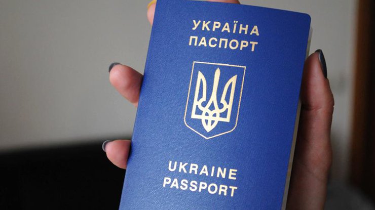 Биометрические паспорта получили 4 миллиона украинцев - Порошенко 