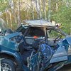 Смертельная авария под Житомиром: машина согнулась пополам (фото)