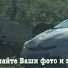 Под Киевом автомобиль снес деревья и перевернулся на крышу 