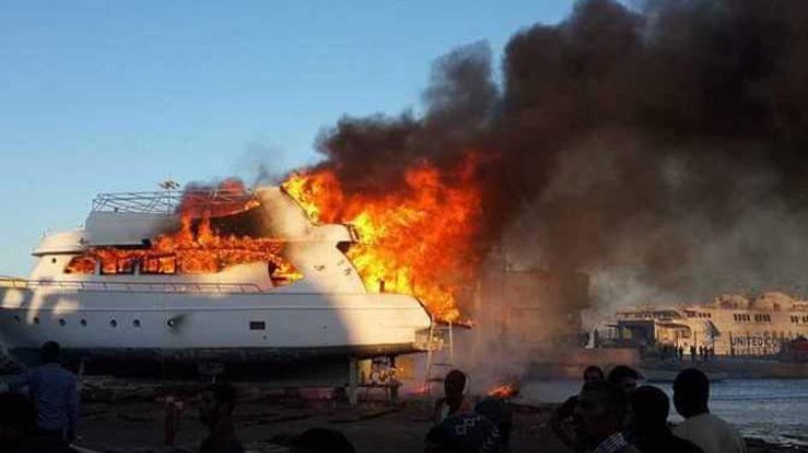 В Египте загорелось туристическое судно 