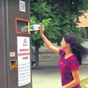 В Харькове автомат меняет пластиковые бутылки на сувениры