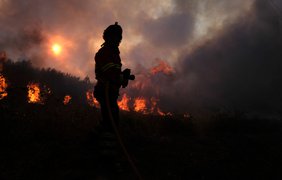 Португалия снова объята пожарами (фото)