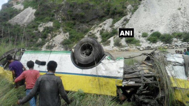 В Индии автобус упал в 300-метровое ущелье Фото: из открытых источников