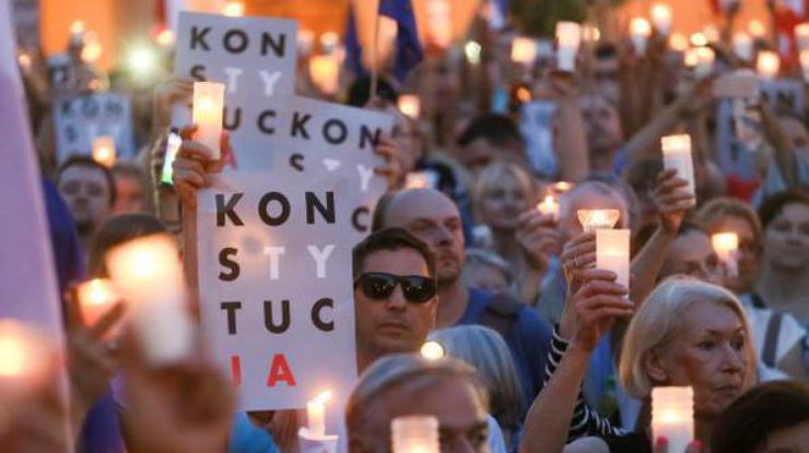 В Польше прошли многотысячные акции против судебной реформы