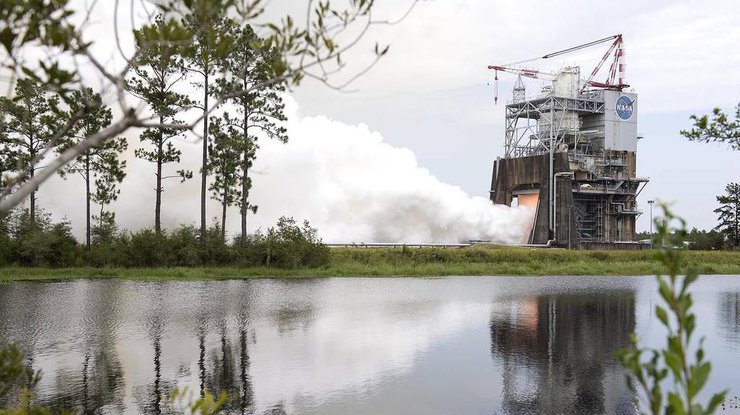В NASA успешно испытали двигатель для сверхтяжелой ракеты