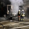 В Киеве загорелся грузовик с газовыми баллонами (видео)