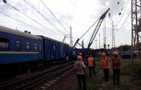 Под Днепром с рельсов сошел поезд