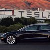 Tesla начала первые продажи бюджетного электромобиля