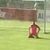 Худший гол всех времен: испанец забил автогол с середины поля (видео)
