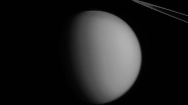 Cassini нашел на Титане следы органических молекул