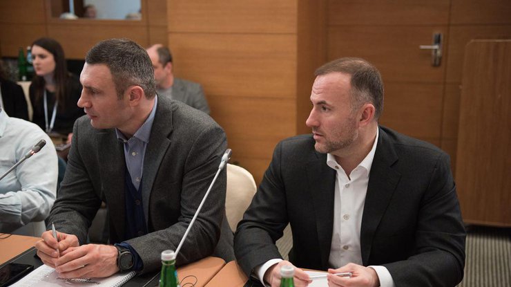 Виталий Кличко и Павел Фукс входят в оргкомитет по строительству мемориала. Фото: пресс-служба Павла Фукса