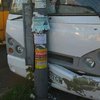 В Киеве автобус устроил ДТП и влетел в столб (фото) 