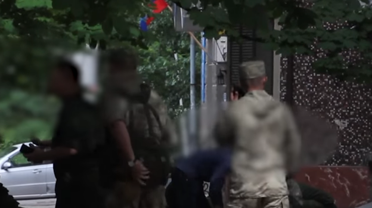 Место взрывов в центре Луганска