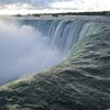 Вода в Ниагарском водопаде внезапно изменила цвет (видео)