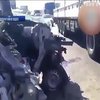 Масштабне ДТП під Києвом: мікроавтобус протаранив фуру