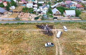 Самолет упал недалеко от жилого дома и сгорел почти полностью / Фото: Tengrinews.kz