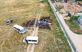 Самолет упал недалеко от жилого дома и сгорел почти полностью / Фото: Tengrinews.kz