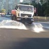 В Киеве дороги поливают водой в усиленном режиме