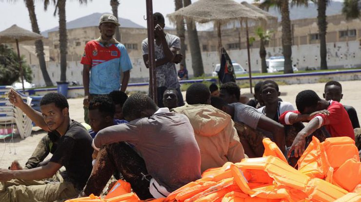 В Ливии запретили "самовольно" спасать тонущих мигрантов 