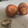 Невероятная история: женщина нашла пропавшее 13 лет назад обручальное кольцо в моркови (фото) 