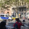 Наезд на толпу в Барселоне: водитель фургона захватил заложников в ресторане 