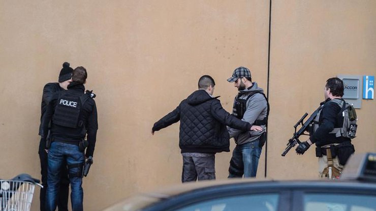 В Брюсселе полиция оцепила квартал, где подрались беженцы 