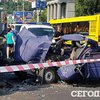 Крупное ДТП в Киеве: набитый оружием автомобиль "влетел" в грузовик (фото)