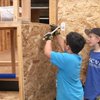 У США школярі збудували крихітні домівки для безхатченків