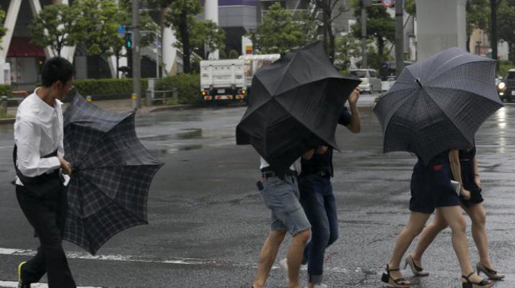 На Японию обрушился мощный тайфун, есть погибшие