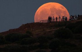 Лунное затмение в Греции