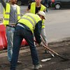 Пробки на полгода: в центре Киеве начали ремонт дороги 