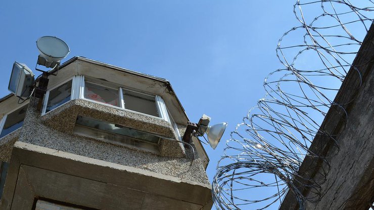 В СИЗО Одессы заключенная избила инспектора 