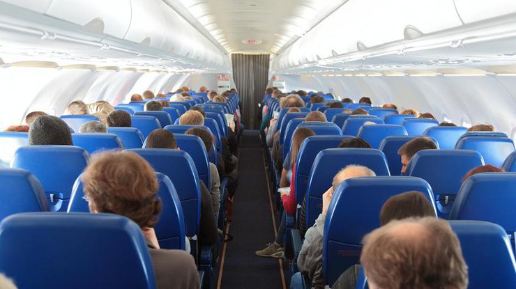 Сон в самолете: ученые назвали главную опасность 