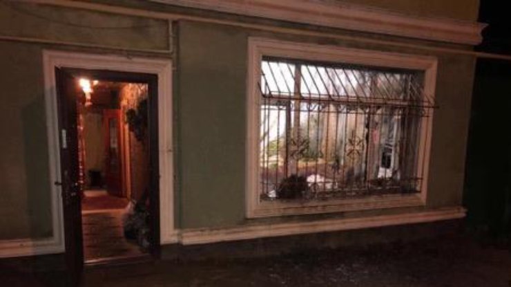 В Одессе прогремел взрыв: в окно жилого дома бросили гранату