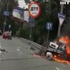 Моторошна ДТП у Києві: водій дивом врятувався з палаючої автівки (відео)