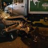 В Киеве водитель на скорости влетел в грузовик