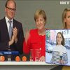 В Германии выступление Меркель пытались сорвать помидорами