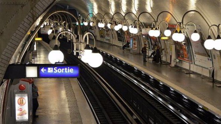 В метро Парижа прогремел взрыв