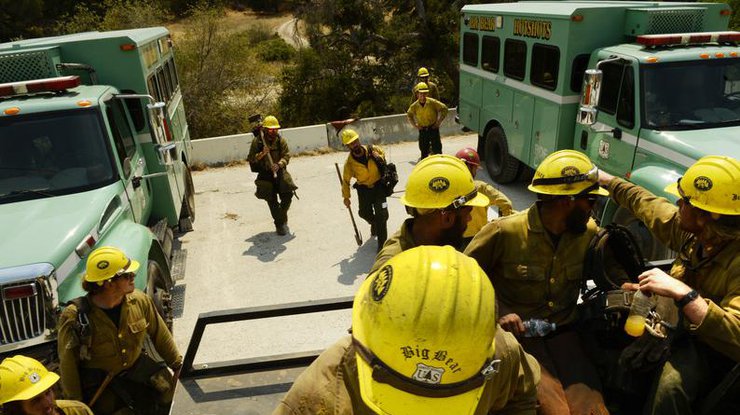 В США эвакуировали тысячу человек из-за лесных пожаров