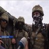 На Донбасі ремонтники працюють під прикриттям військових