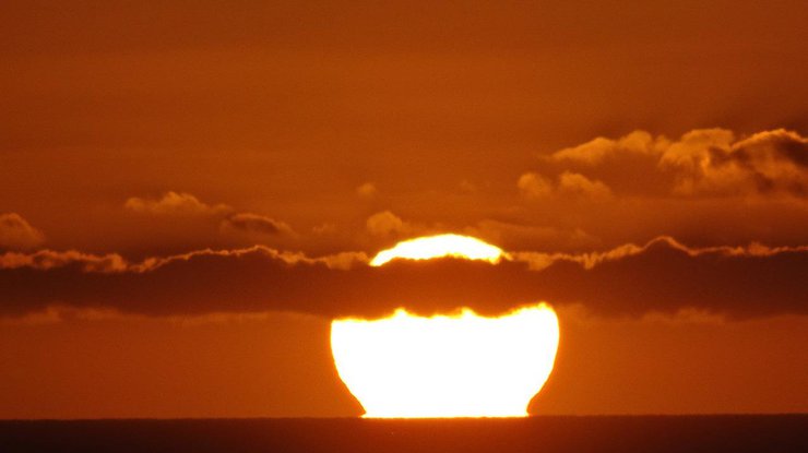 Вспышка на Солнце угрожает спутникам 