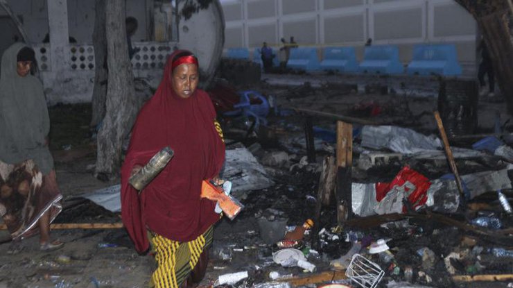В Сомали взорвали бомбу в переполненном ресторане, есть погибшие 
