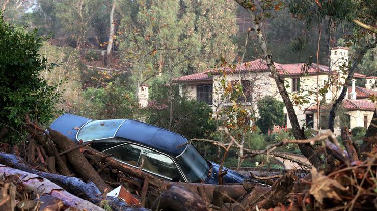 В Калифорнии из-за мощных ливней погибли 13 человек 