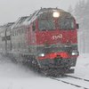 Сотни пассажиров поезда провели ночь в снежном плену