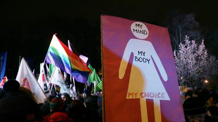В Польше женщины протестуют против ужесточения закона об абортах 