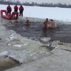 Крещение 2018: как украинцы ныряли в прорубь (фото) 